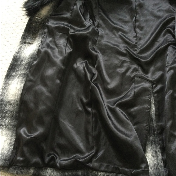 Laundry wool coat with faux fur removable collar - Picture 8 of 12